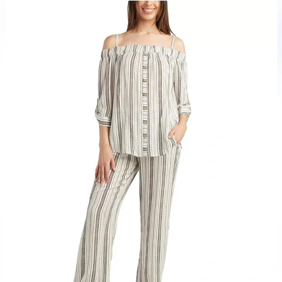 NWOT Printed Off-The-Shoulder Elbow-Sleeve Top - Picture 3 of 8